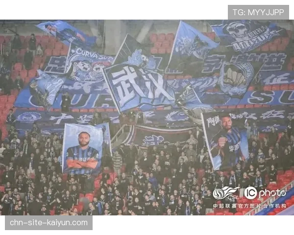 武汉三镇主场2-0完胜浙江俱乐部绿城，卡迪斯头球破门贝维斯建功